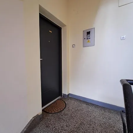 Yulia Apartment *