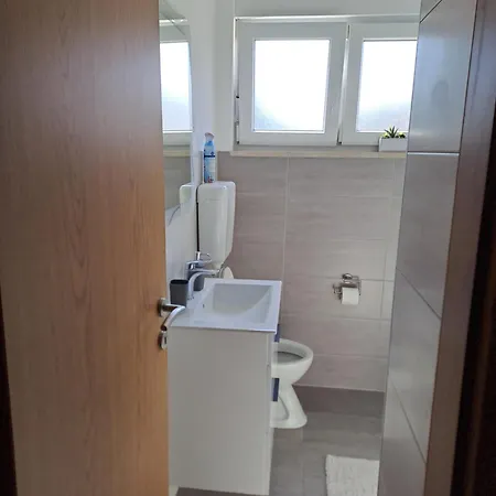 Yulia Apartment *