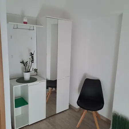 Yulia Apartment *